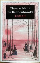 Omslag van De Buddenbrooks door Thomas Mann met een roze boslandschap en figuren in historische kleding.