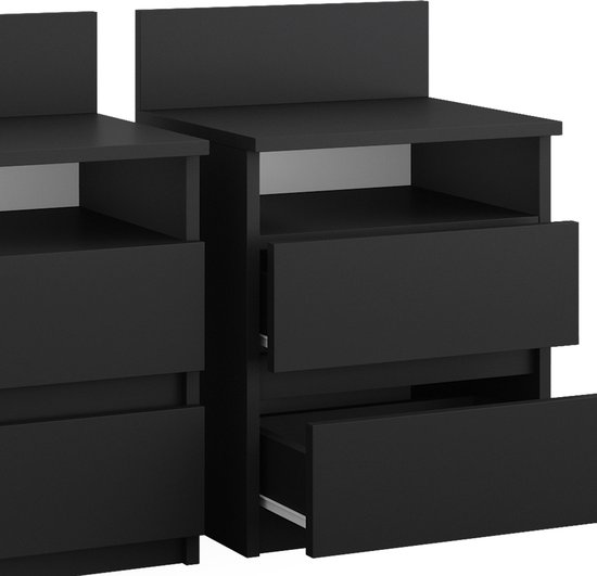 Deux tables de chevet noires, chacune avec deux tiroirs et un compartiment ouvert.