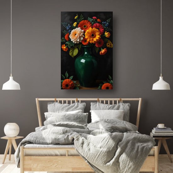 Een boeket bloemen in een groene vaas, hangend boven een bed.