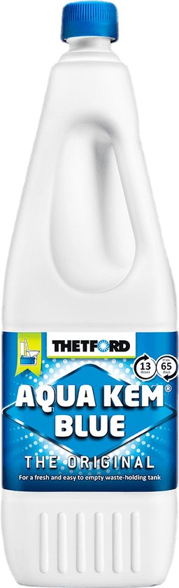 Witte kunststof fles met een blauw label met 'Thetford Aqua Kem Blue', op een zwarte achtergrond.