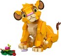 Gele LEGO Simba welp, zittend, met groene plant en kever.