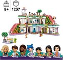 Centre commercial LEGO Friends avec 7 mini-poupées, dont Nova, Petch, Aliya, Irene, Victoria, Lianna et Michelle. À partir de 8 ans.