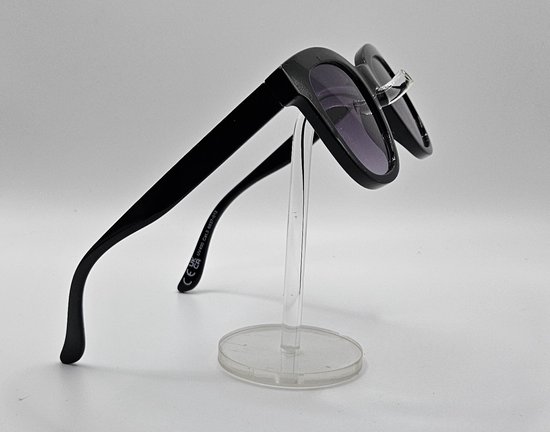 Dames zonnebril met zachte etui en doekje / Zonnebril UV400 / 6837 bril met zwarte montuur / grijze lenzen / lunettes de soleil / bril cat 3 van gerecycled polyester / Aland optiek van DAM — afbeelding 2