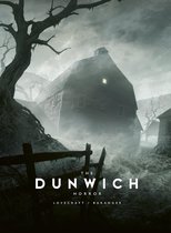 Een mistige, spookachtige schuur met het opschrift 'The Dunwich Horror'.