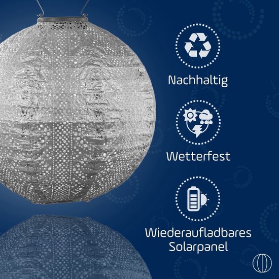 Zilverkleurige lampion. Duurzaam, weerbestendig en met oplaadbaar solarpaneel.