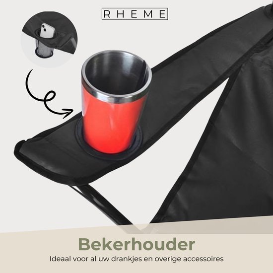 Zwarte campingstoel met bekerhouder en opbergvakje voor telefoon.