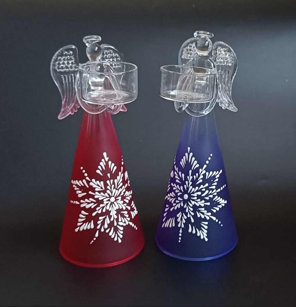 2 stuks - mooie ENGELEN van GLAS - glazen engel als kaarsenhouder - handgemaakt in Tsjechie - rood en blauw met ster - waxinelichtje houder