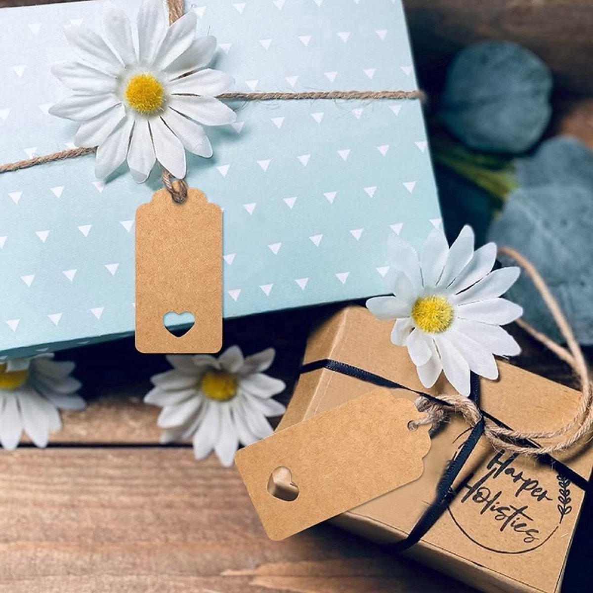 100x Kraft Karton Labels - Met 100 Jute Touw - Cadeaulabels - 9.5 x 4.5 CM - Hart - Beschrijfbaar - Kartonnen Cadeaulabels - Kraftpapier Naamkaartjes - Blanco Prijskaartjes - Gift Tags - Multifunctioneel Label - Dik & Stevig — cadeau in Cadeau-ideeën - foto 5