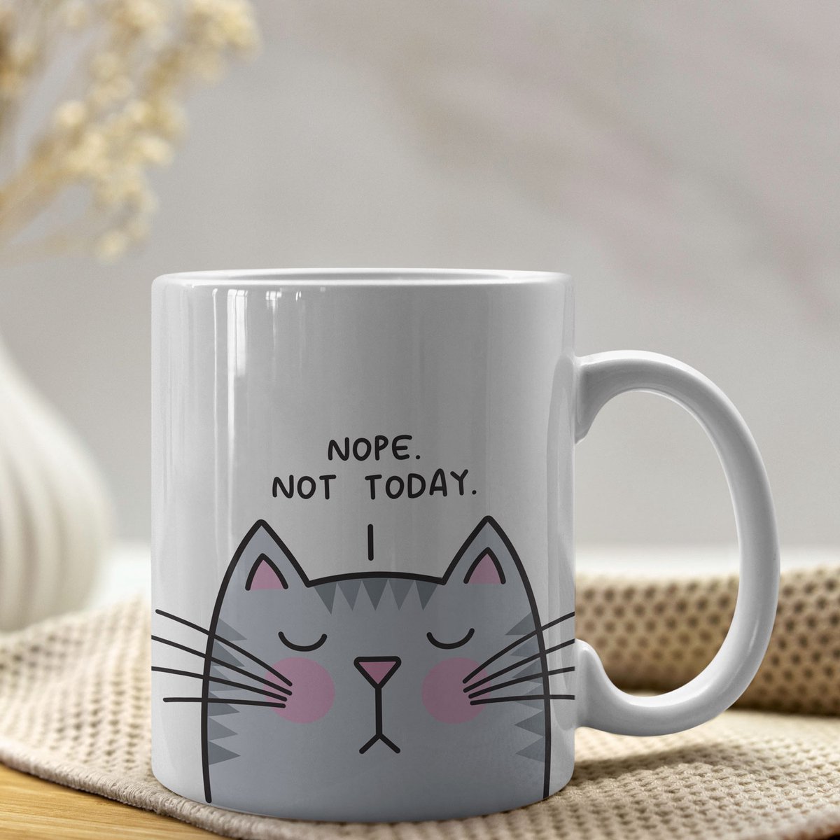 Creasowl® - Nope, not today kat - Mok Grijs - Cadeau voor vrouw - Koffie mok - Grappige cadeaus - Cadeau voor vriendin - Kado zelfvertrouwen - Grappige mok - Cadeautje voor haar - Mokken en bekers - Verjaardag cadeau - Koffiekopjes - Mok met tekst
