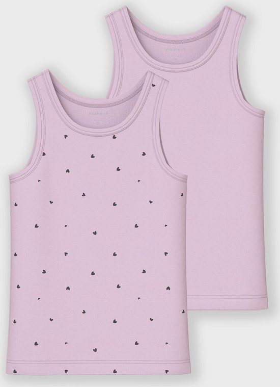 Twee roze hemdjes met een all-over print van kleine zwarte hartjes op de voorste.