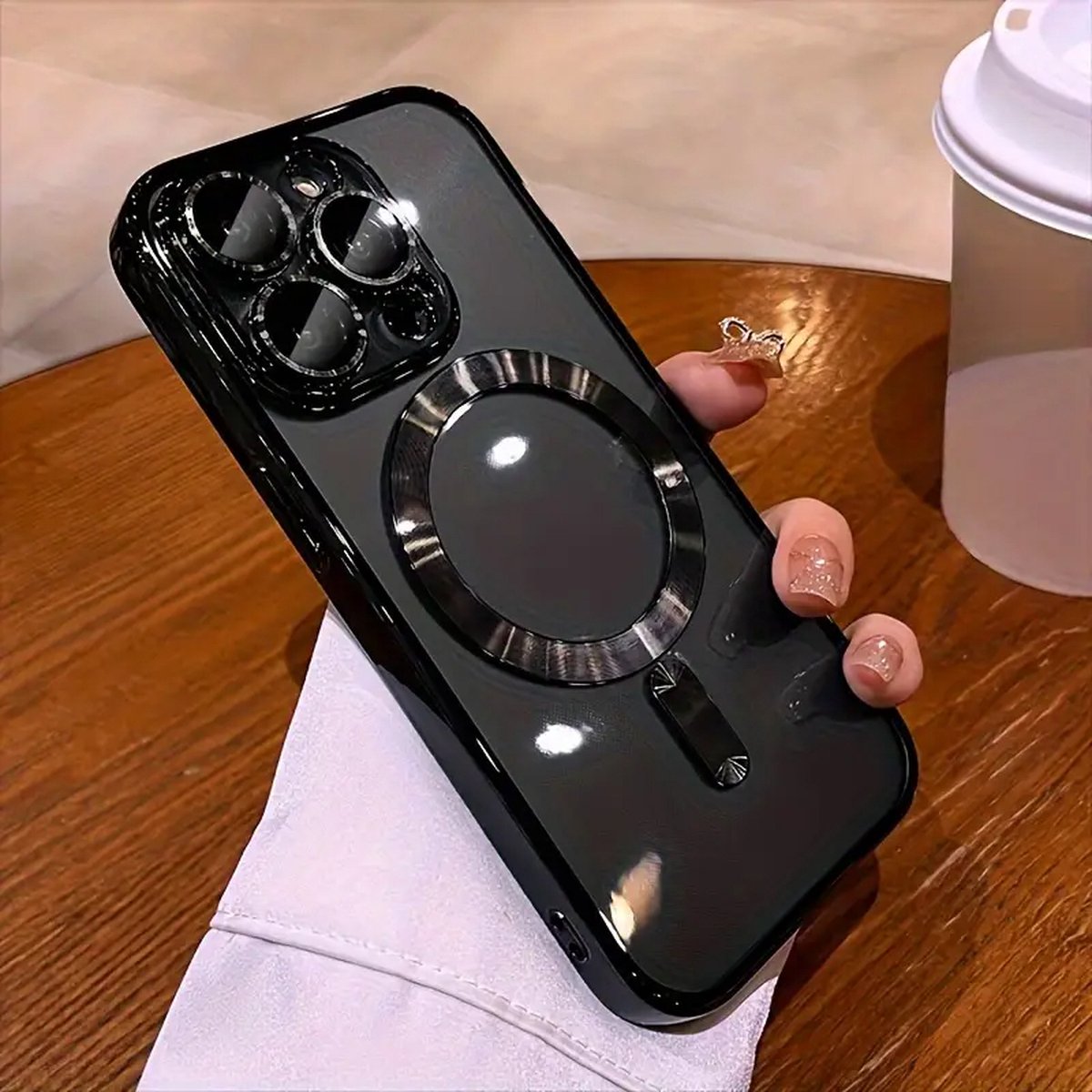 Luxe MagSafe Hoesje voor iPhone 15 Pro Max – Siliconen met Camera Bescherming en Hoogglans Design - Zwart
