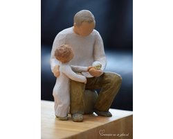 Gedenkbeeldje 'Grandfather" met hand geblazen mini urn-Hand geblazen mini urn met crematie- as vast in glas verwerkt óf haarlokje met haartjes intact in mini urn verwerkt-Crematie- as \ haren verwerking van uw dierbare-Urn-Gedenken