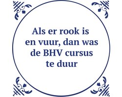 Tegeltje met spreuk: Als er rook is en vuur, dan was de BHV cursus te duur | Keramisch tegeltje | Incl. ophanghaakje | Cadeau voor hem & haar | Hoge kwaliteit | 10,8 cm x 10,8 cm | Tegeltjes met spreuken en tekst | Tegeltjeswijsheid