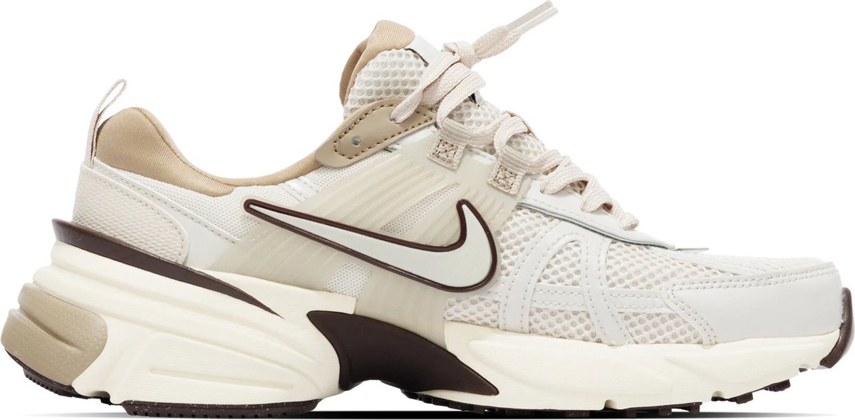 Nike V2K Run Sneakers Dames – LT Orewood /Light Bone Bruin
