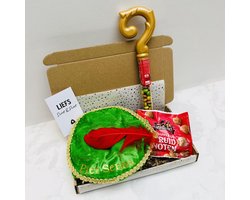 Pietenmuts met naam en Sinterklaas chocolade staf - pietenbaret groen - brievenbus cadeau - sinterklaas cadeau