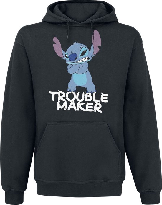 Zwarte hoodie met op de voorkant een afbeelding van Stitch die 'Trouble Maker' zegt.