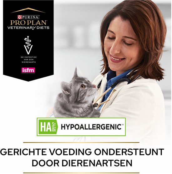 Dierenarts met een grijze kat, met 'Purina Pro Plan Veterinary Diets Hypoallergenic' logo's en tekst.