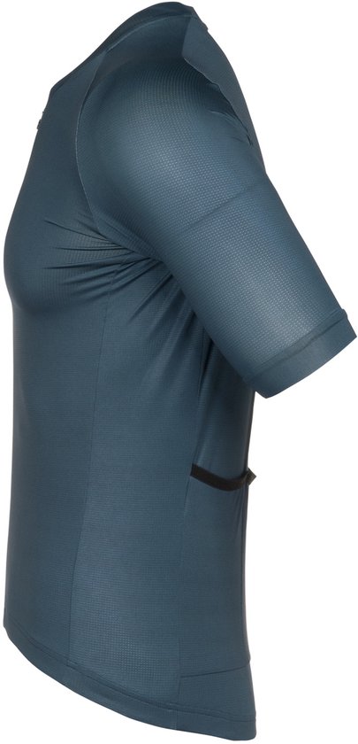 Vue de côté d'un maillot de cyclisme bleu foncé à manches courtes avec des poches arrière.