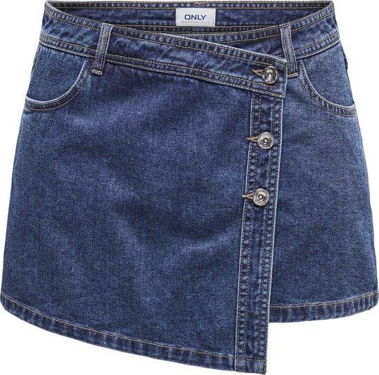 Donkerblauwe denim rok met een asymmetrische overslagsluiting en knopen.