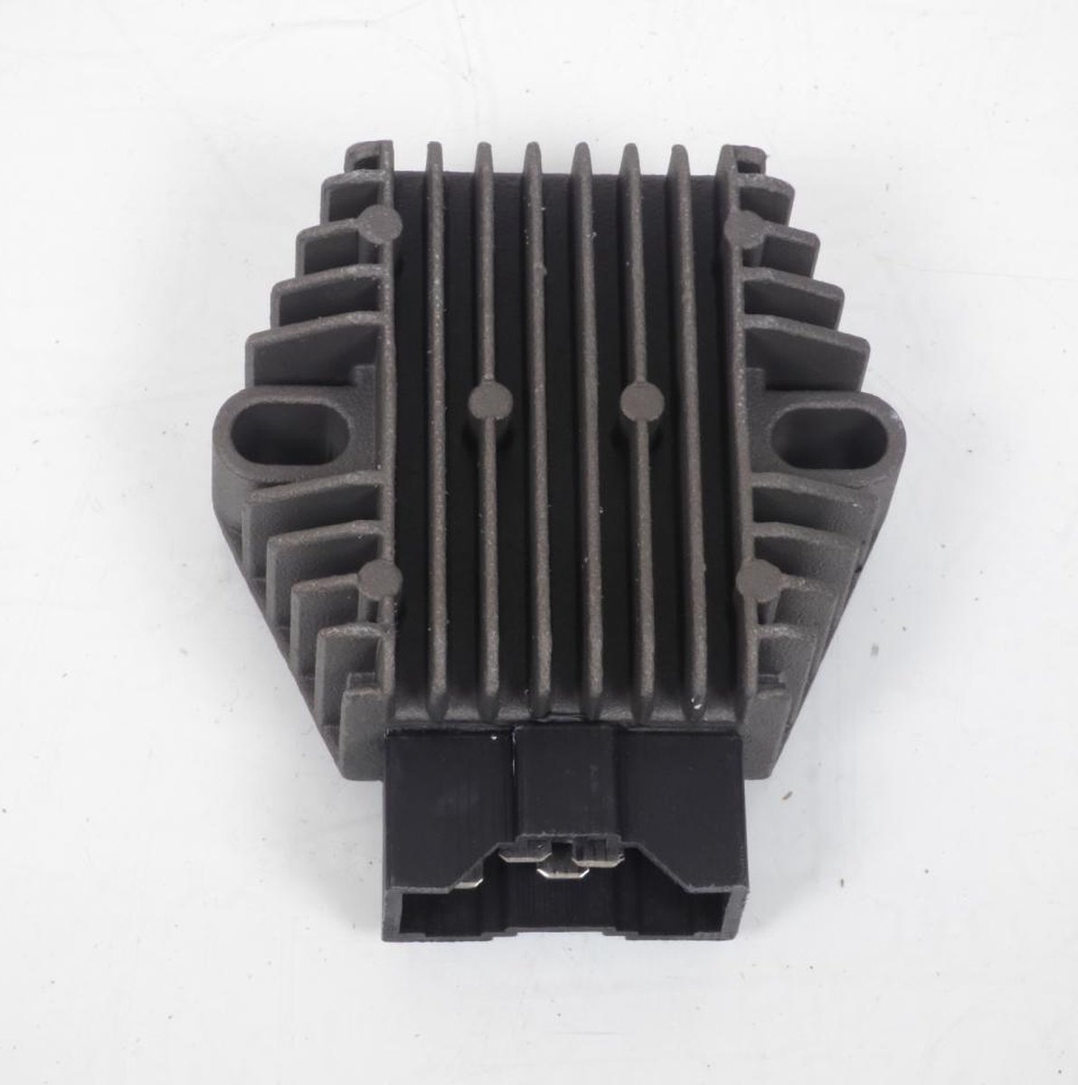 spanningsgelijkrichter electrosport voor motor honda 750 cb nighthawk 1991 tot 2004 rc38 / 31600-ms2-601 / esr230 / 673230 nieuw