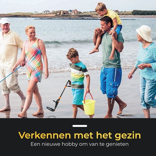 Kinderen en volwassenen op het strand met zwarte metaaldetectors met oranje accenten. Verstelbare steel 60-70cm.