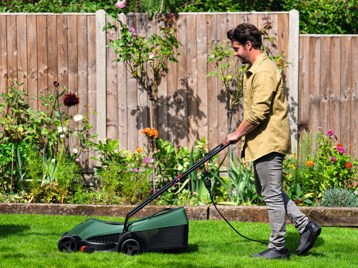 Afbeelding 2 van Bosch Home and Garden EasyRotak 32-235 Grasmaaier Elektrisch 1200 W Snijbreedte max. 320 mm