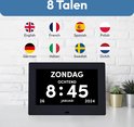Een Bollit digitale kalender dagklok toont 'ZONDAG OCHTEND 8:45 26 JANUARI 2024', naast vlaggen van 8 talen.