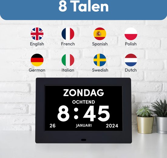 Een Bollit digitale kalender dagklok toont 'ZONDAG OCHTEND 8:45 26 JANUARI 2024', naast vlaggen van 8 talen.