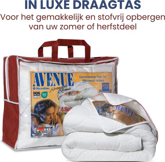 Witte Avenue dekbedden in een transparante draagtas met rode accenten, voor het opbergen van zomer- of herfstdeel.
