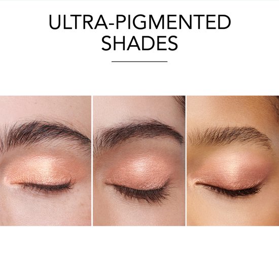 Close-up van drie ogen met verschillende gouden en roze oogschaduwen aangebracht. Ultra-gepigmenteerde tinten.
