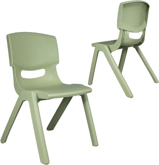 Twee pastelgroene plastic kinderstoelen, een van voren en een van achteren.