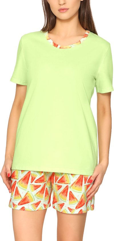 T-shirt vert clair et short avec imprimé pastèque.