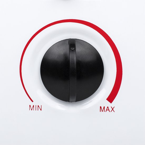 Gedetailleerde close-up van de draaiknop met instellingen 'MIN' en 'MAX' op een witte Tristar convector kachel.