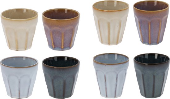Set van acht gegroefde koffiekopjes in beige, bruin, paars, lichtblauw, grijs en zwart.