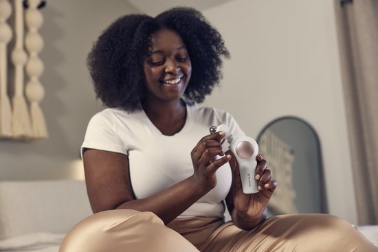 Therabody TheraFace PRO - Gezichtsmassage - Multifunctionele Therapie - Massage Apparaat met LED Lichttherapie