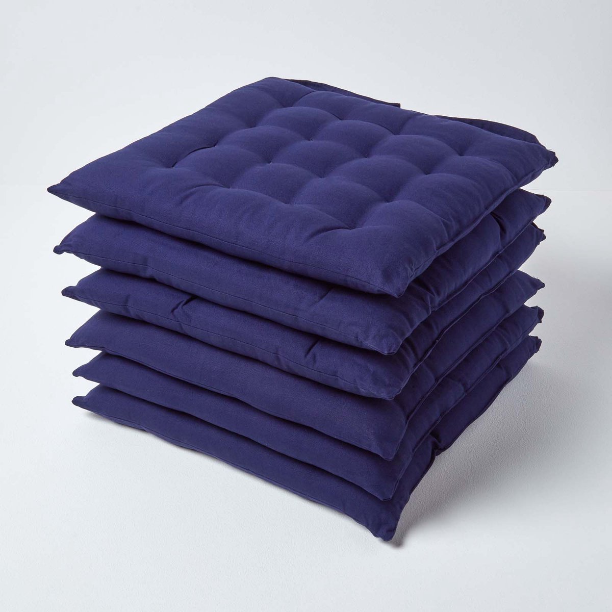 Homescapes Set van 6 stoelkussens, 40 x 40 cm, paars, zitkussen met linten en knoopsluiting, effen kussens voor stoelen met overtrek van 100% katoen en zachte polyestervulling, paars