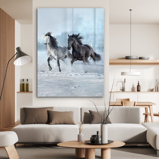 MuchoWow® Glasschilderij 120x160 cm - Schilderij acrylglas - Paarden - Winter - Dieren - Natuur - Sneeuw - Foto op glas - Muurdecoratie woonkamer - Wanddecoratie slaapkamer - Schilderijen