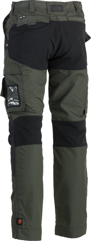 Khaki en zwarte werkbroek met cargo zakken, gezien vanaf de achterkant.