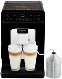 Zwarte Krups volautomatische espressomachine met twee glazen cappuccino en melkreservoir.