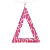 Roze ketting met driehoek hanger en giraffe design
