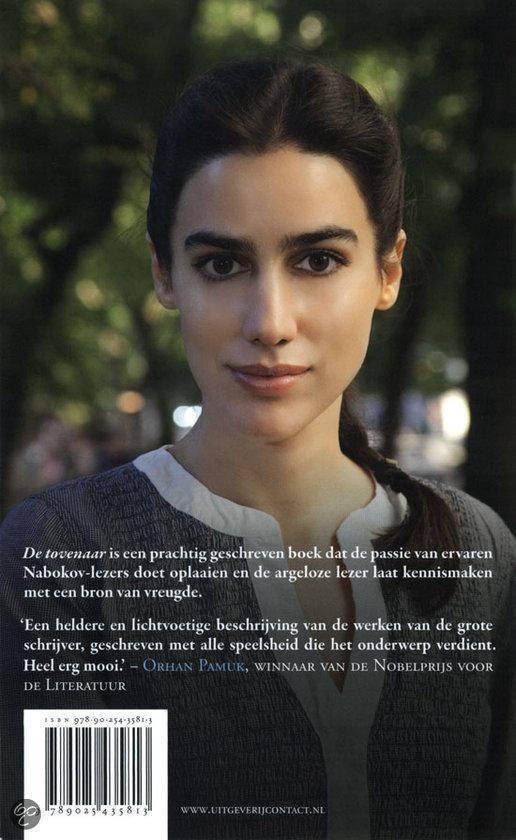Vrouw met bruin paardenstaart, met grijze trui.
