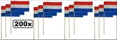 200x Vlaggetjes op stok rood/wit/blauw 20x13 cm
