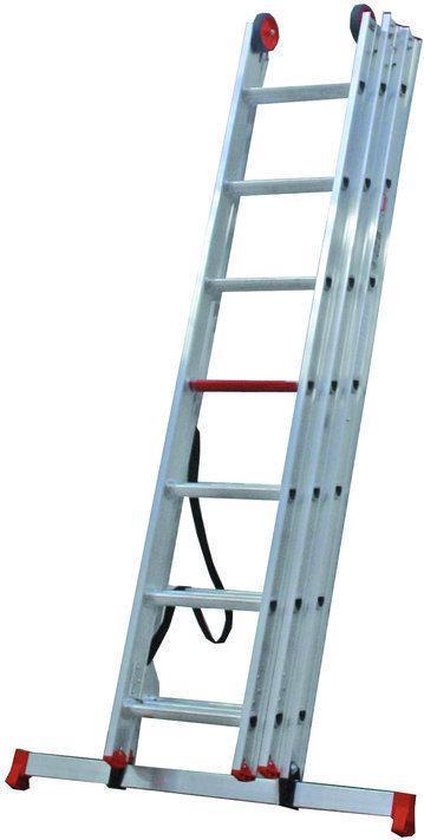 Een uitgestrekte aluminium reformladder met rode details op de sporten en voeten.