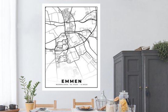 Affiche carte d'Emmen en noir et blanc, dans une salle à manger aux murs blancs.