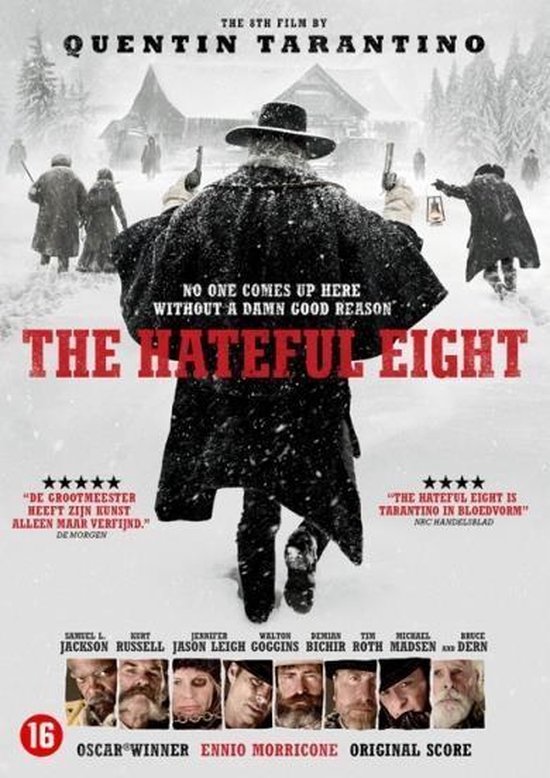 DVD hoes van "The Hateful Eight" met een man in een zwarte jas in de sneeuw. Met Quentin Tarantino en cast-foto's.
