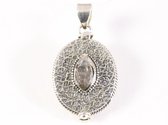 Bewerkt zilveren medaillon met ruwe herkimer diamant