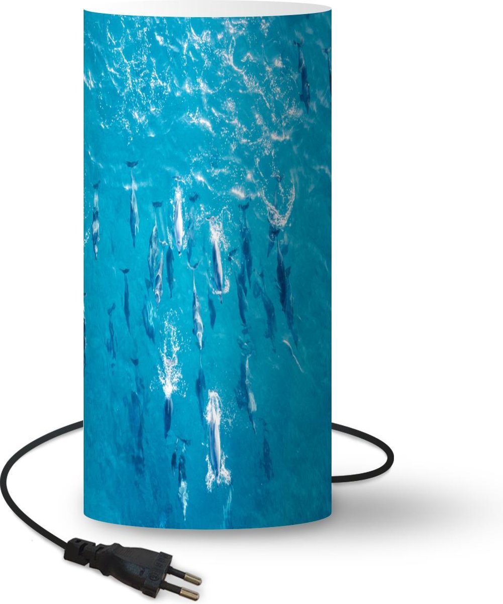 Lamp - Nachtlampje - Tafellamp slaapkamer - Dolfijn - Water - Zee - 33 cm hoog - Ø15.9 cm - Inclusief LED lamp