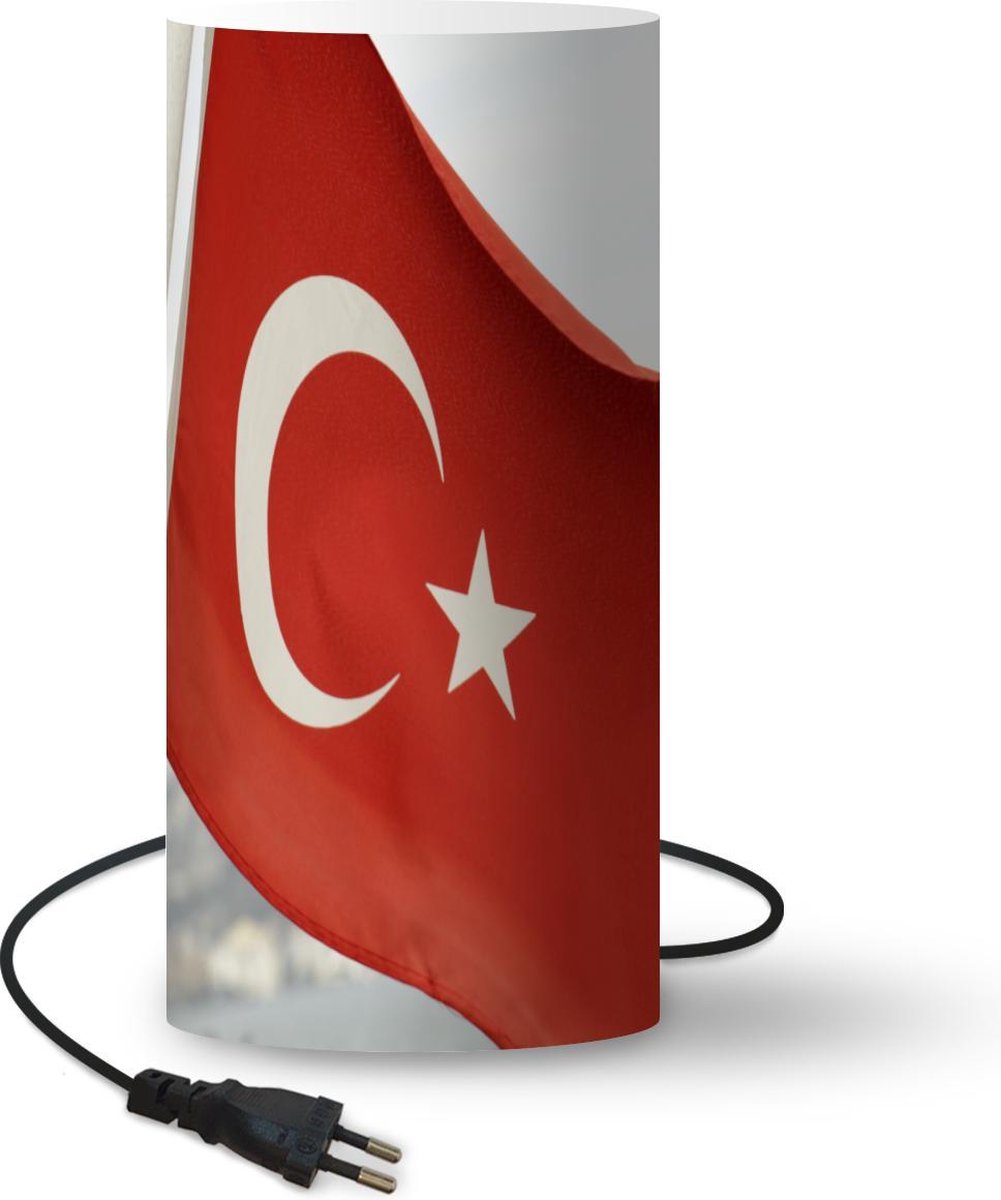 Lamp - Nachtlampje - Tafellamp slaapkamer - De vlag van Turkije wappert in de wind - 54 cm hoog - Ø24.8 cm - Inclusief LED lamp