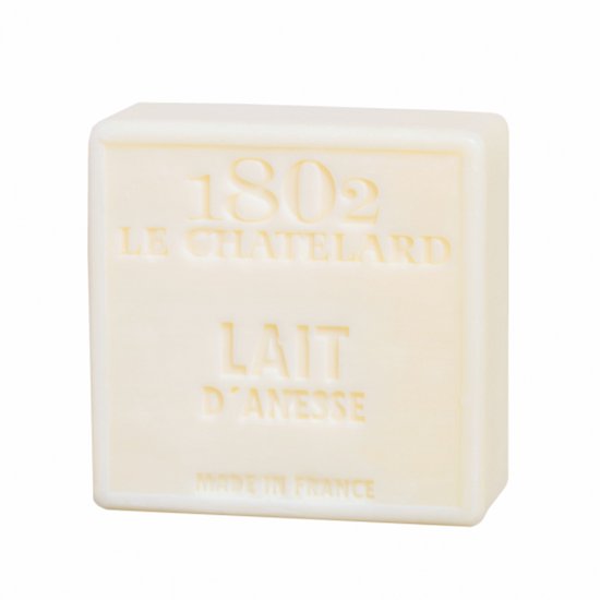 Witte zeep met "LE CHATELARD LAIT D'ANESSE MADE IN FRANCE" in reliëf.