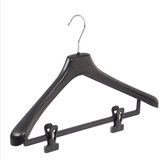 De Kledinghanger Gigant - 5 x Mantel / kostuumhanger kunststof zwart met schouderverbreding en anti-slip knijpers, 45 cm